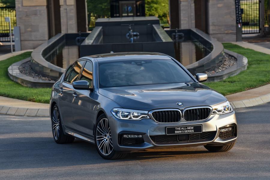  BMW 540i Sedan M Sport 2017 года  (ZA) (фото 8 из 40)